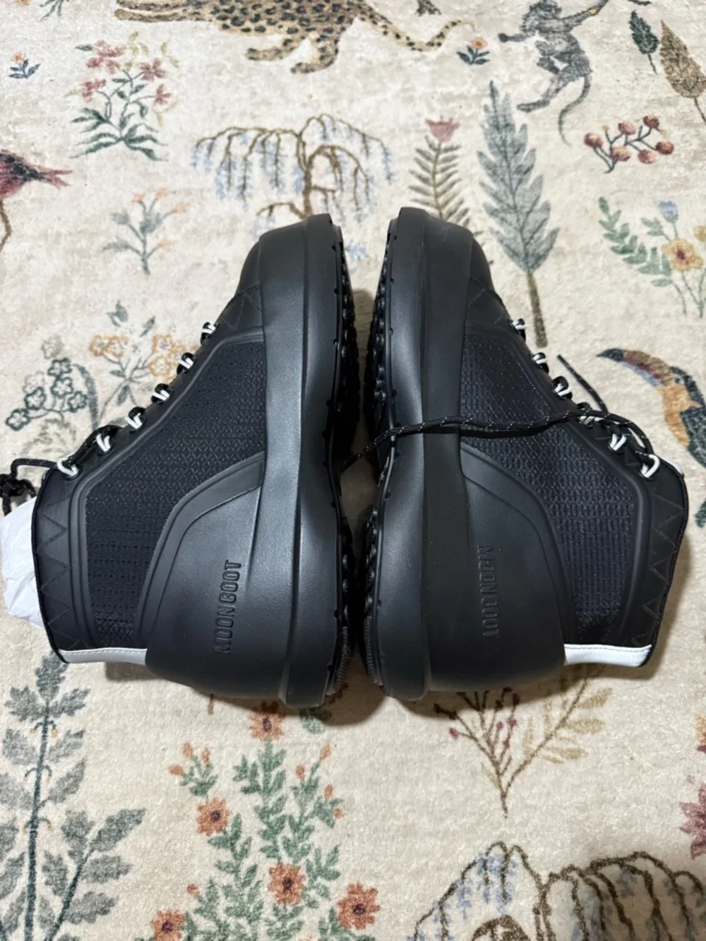 Moon Boots Luna Trek Mid Nylon Black Boots Size 9.5 NWB MSRP $360